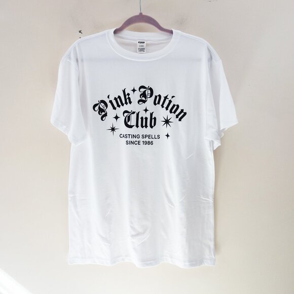 ❌SOLD❌Victoria PINK CAMPUS COTTON TEE Halloween "Potion Club Casting spells" (M) - Picture 3 of 8